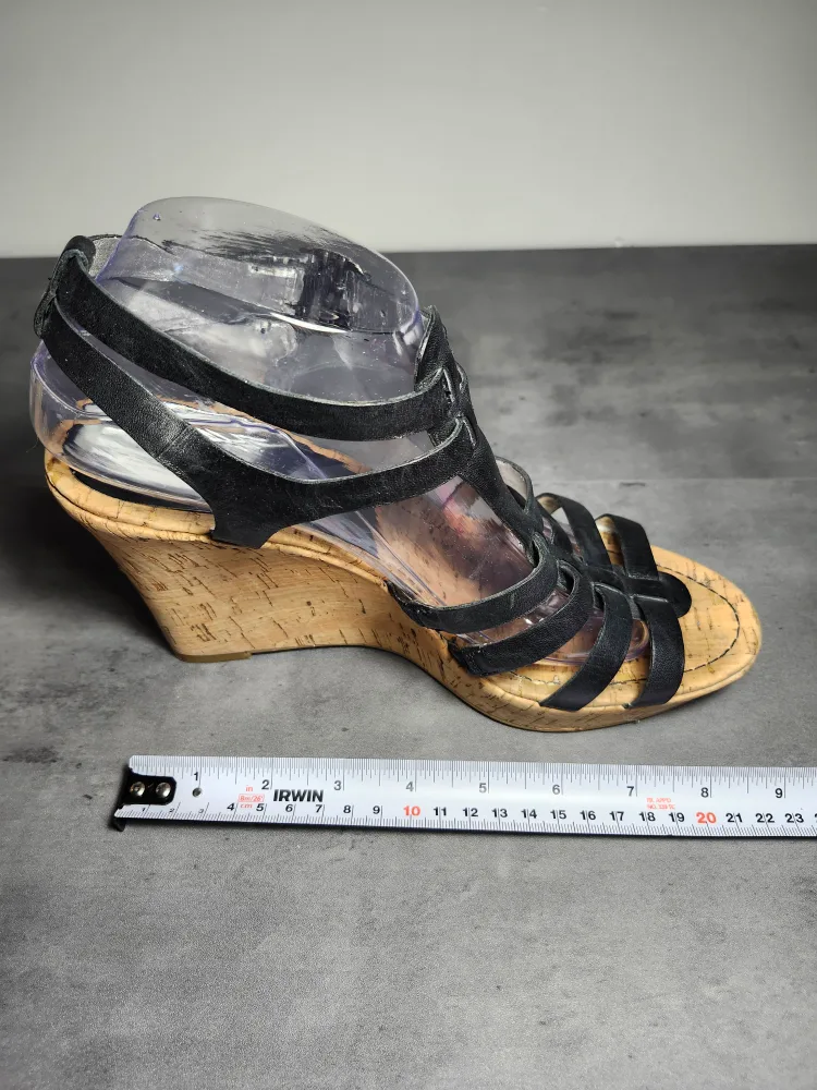 FREEBIE: Women's Sandals image indicator(4)