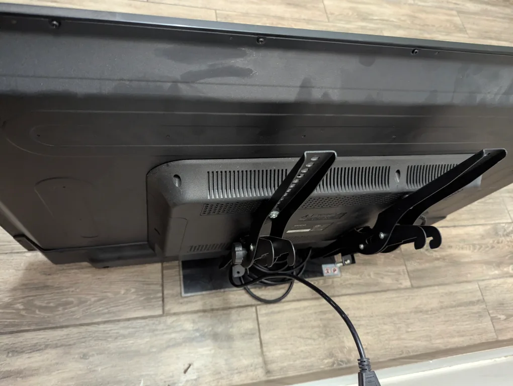 40 inch LED flat screen TV with wall mount and stand image indicator(4)