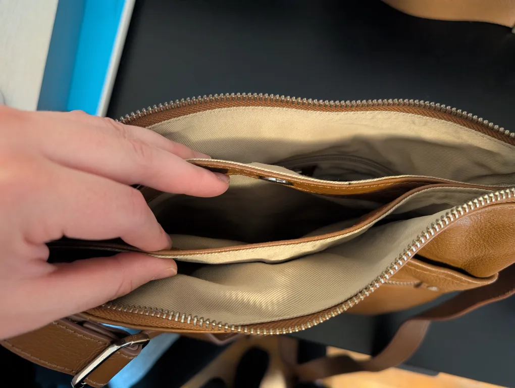 Danier Leather Crossbody Bag image indicator(3)