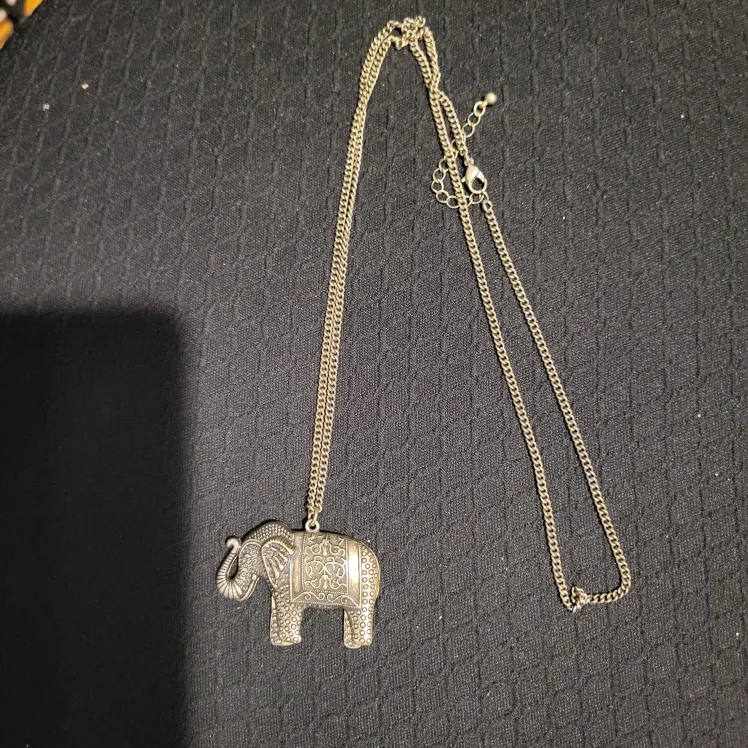 Elephant Pendant Necklace 15 in l thumbnail