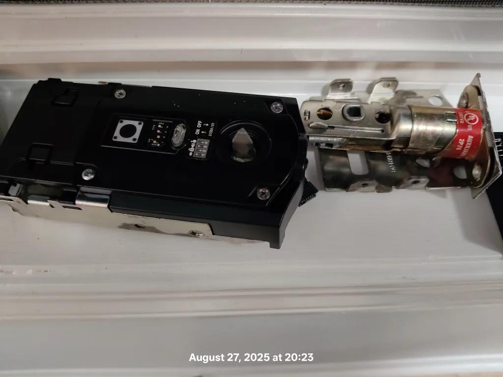 Weiser lock main gate image indicator(2)