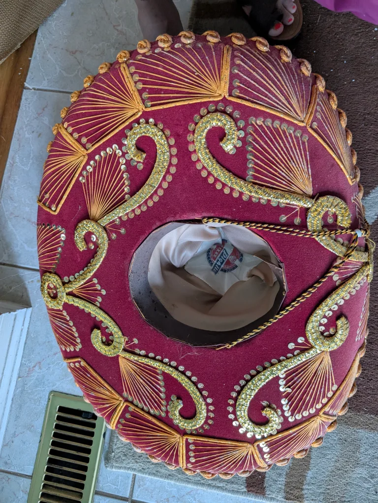 Burgundy Sombrero image indicator(2)