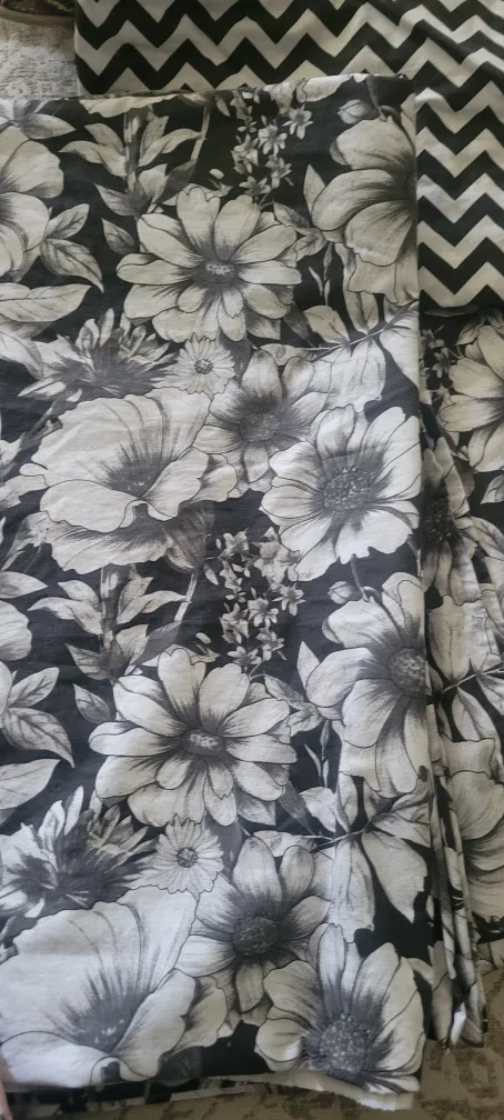 Floral Black and White queen size bed sheet plus duvet cover image indicator(2)