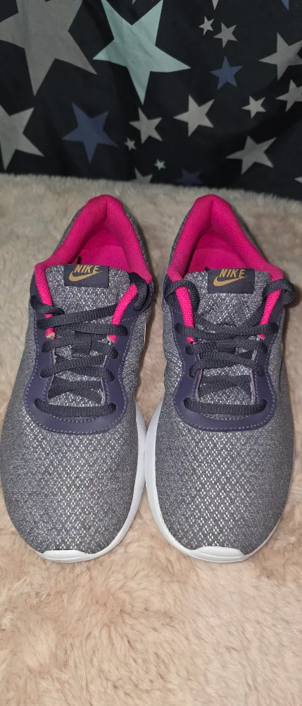Nike Tanjun Grey/Pink Runners thumbnail