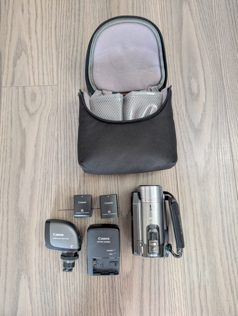 Canon VIXIA HF200 HD Camcorder + Accessories - photo 4