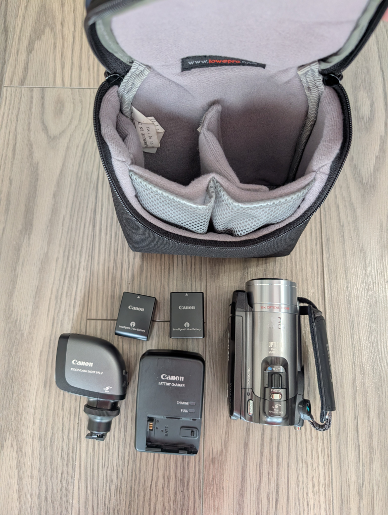 Canon VIXIA HF200 HD Camcorder + Accessories - photo 5