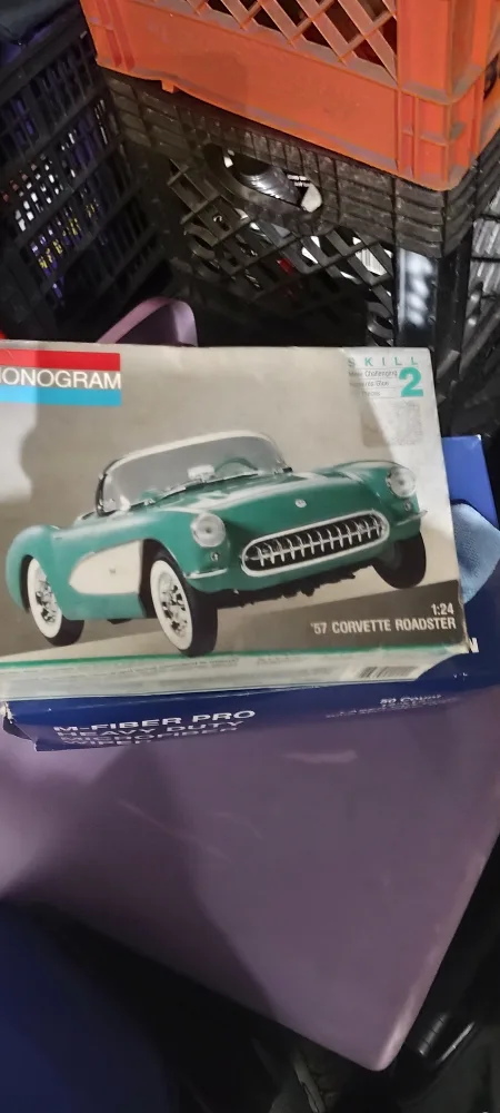 AMT Snapfast Plus '67 Corvette Make Shark Model Kit thumbnail