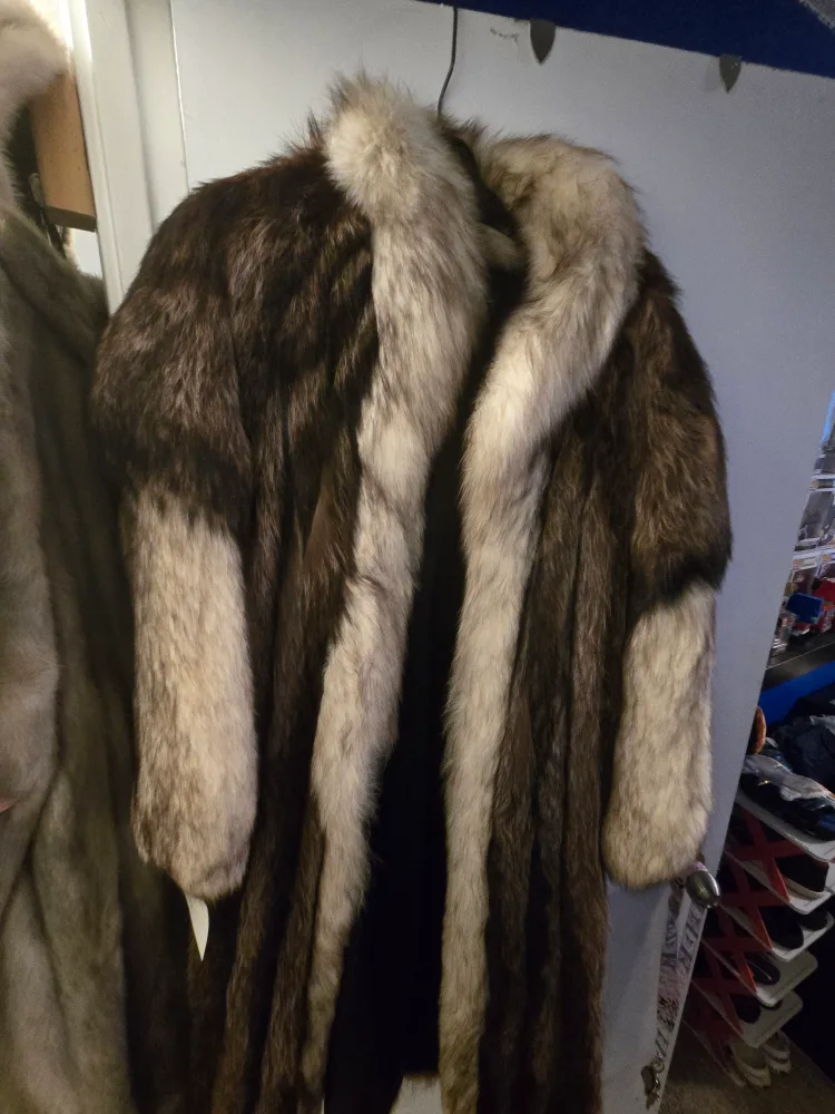 Paul Magder Furs Toronto Fur Coat image indicator(8)
