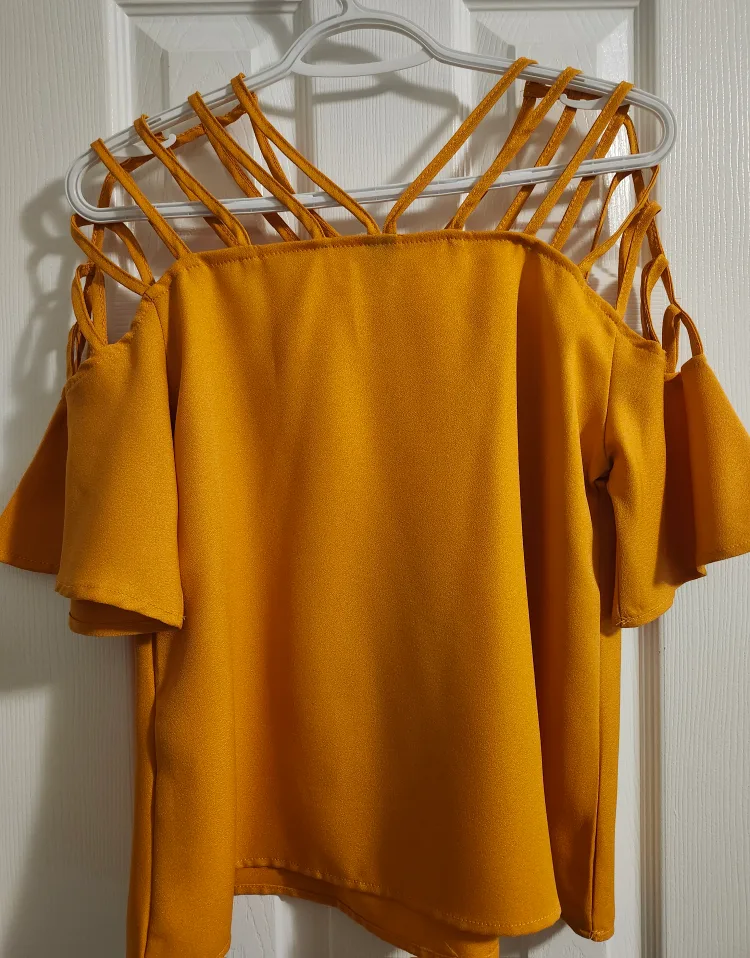 NEW Shein Strappy Yellow Top - Size S image indicator(9)
