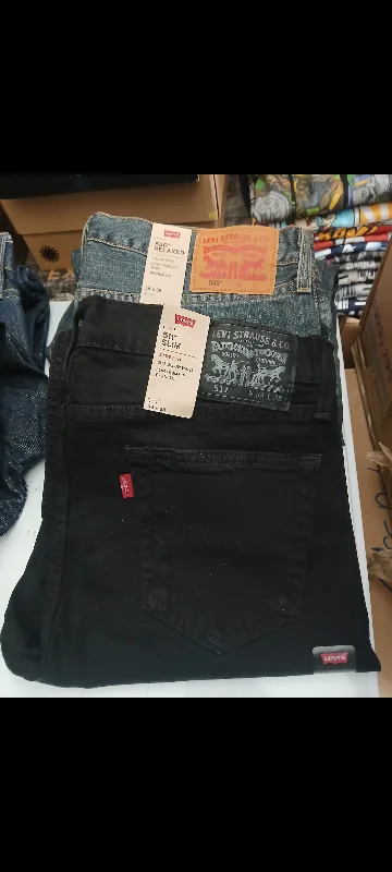 Guess, Levi's or R.L Polo each at a different price image indicator(2)