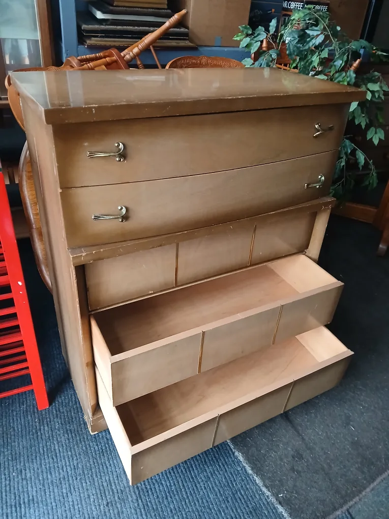 dresser thumbnail