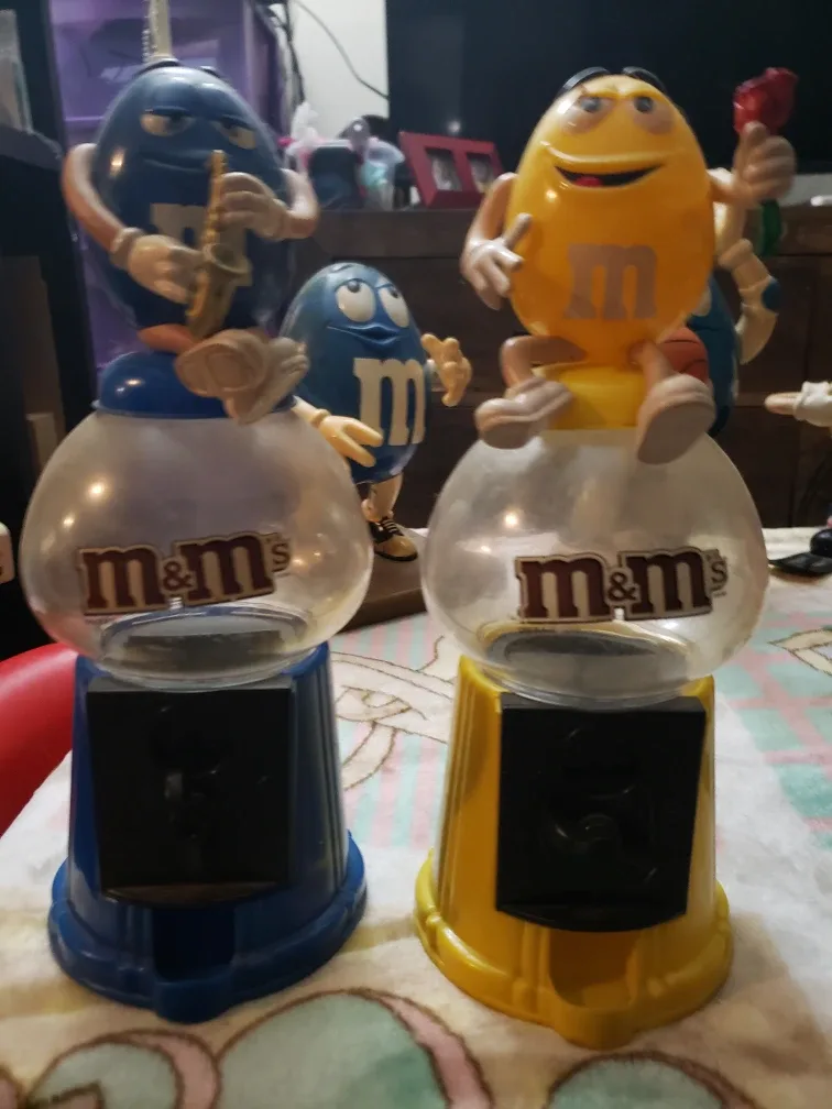 M&M's Candy Dispensers & Figurines image indicator(4)