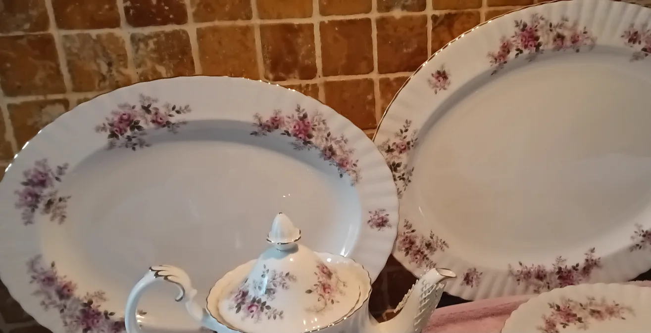 Collection of Royal Albert "Lavender Rose " Selling as a Bundle. image indicator(2)