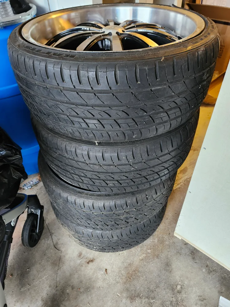 Set of 4 Tires 225/35ZR20 thumbnail