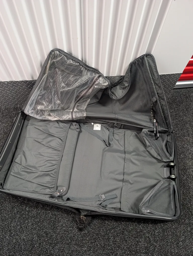 Atlantic Black Garment Bag suitcase image indicator(3)