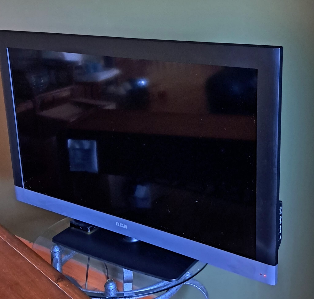 RCA TV - Great Condition 46" - photo 2