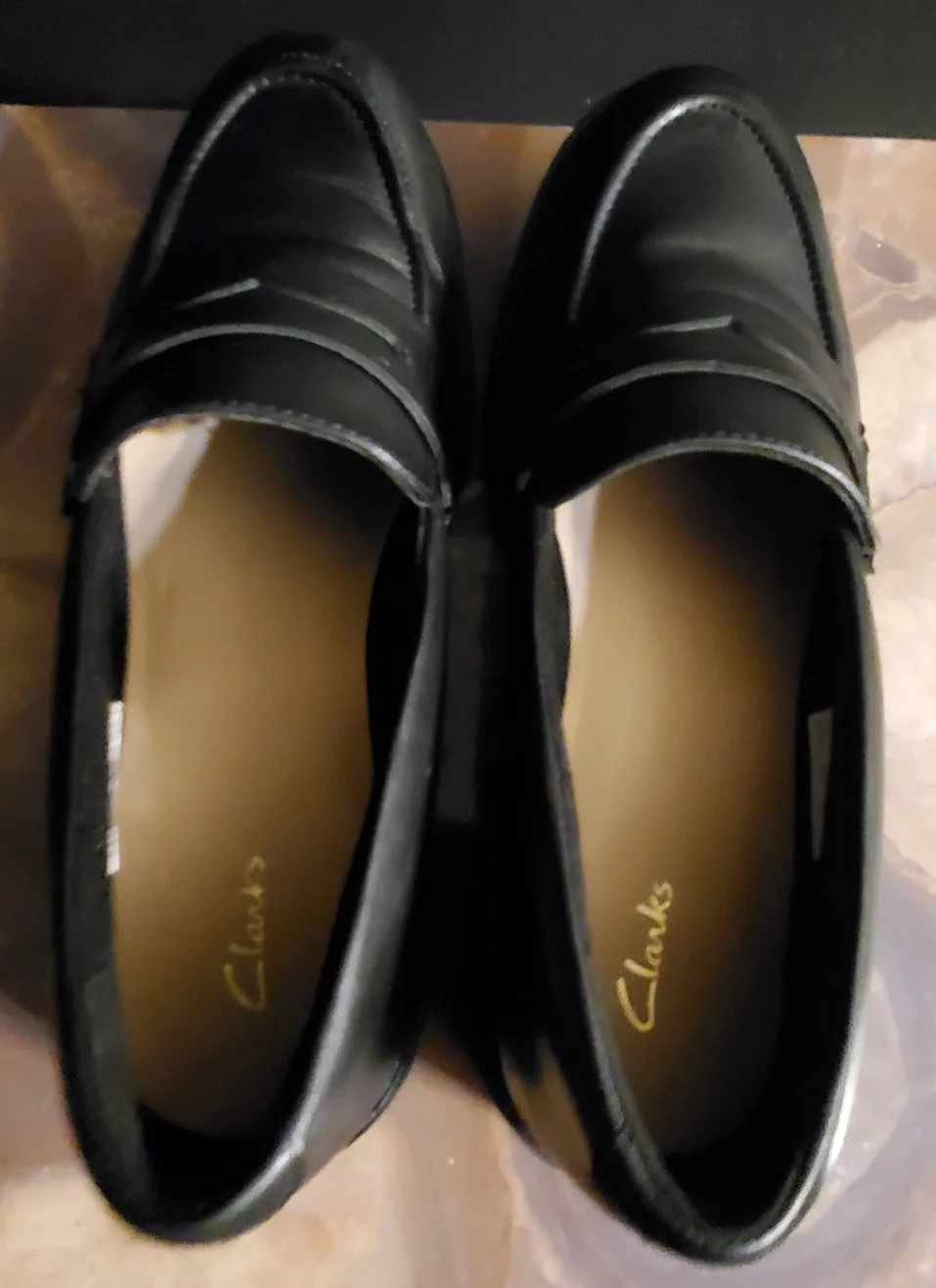 Women's Clarks Black Leather Loafers 8.5 image indicator(2)