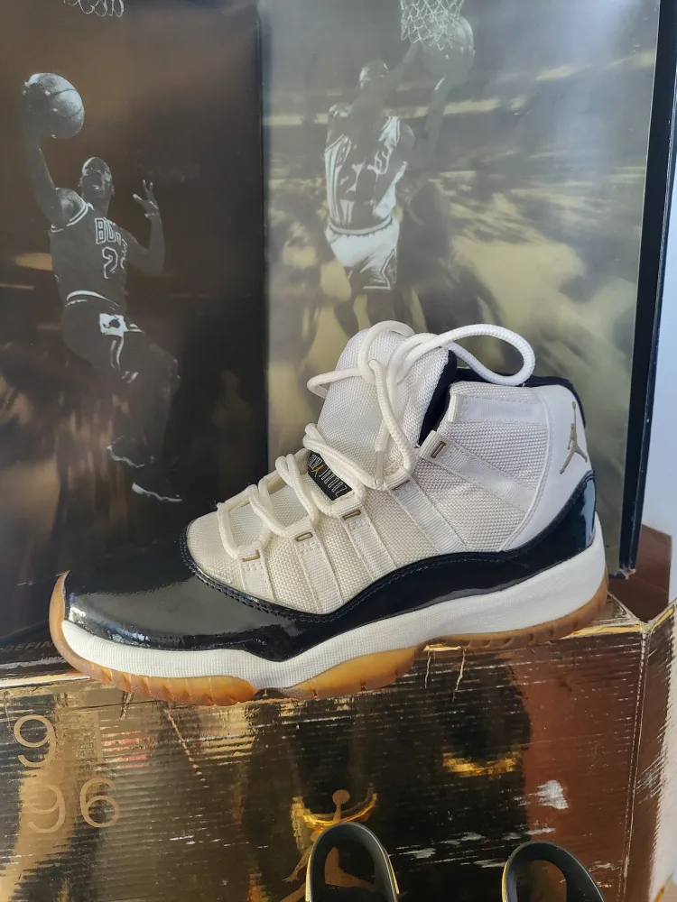Air Jordan 11 Retro Concord thumbnail