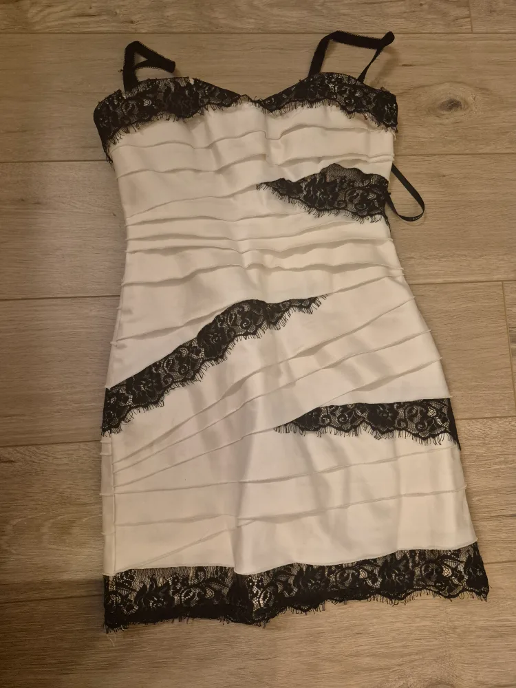 Bebe White & Black Lace Dress - Size XXS