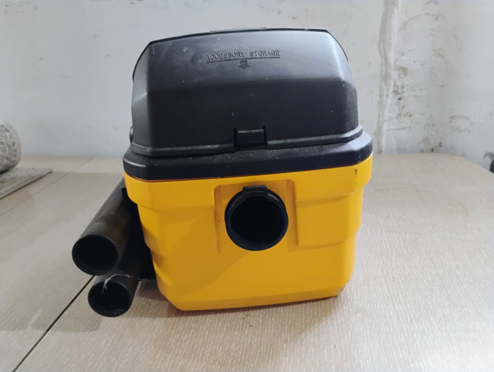 DEWALT DXV04T Portable 4 Gallon Wet/Dry Vacuum - photo 3