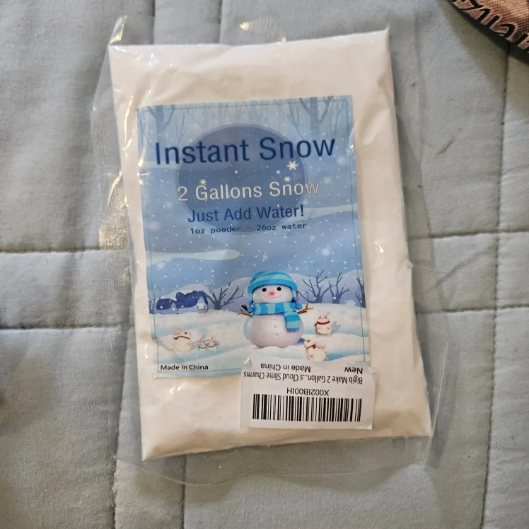 New Instant Snow - Makes 2 Gallons thumbnail