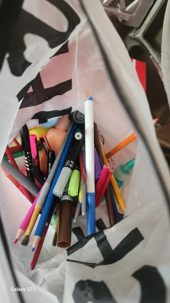 crayons and colour pencils image indicator(4)