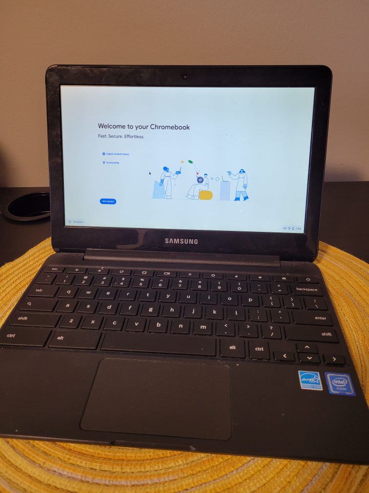 Samsung Chromebook 3 + FREE laptop sleeve