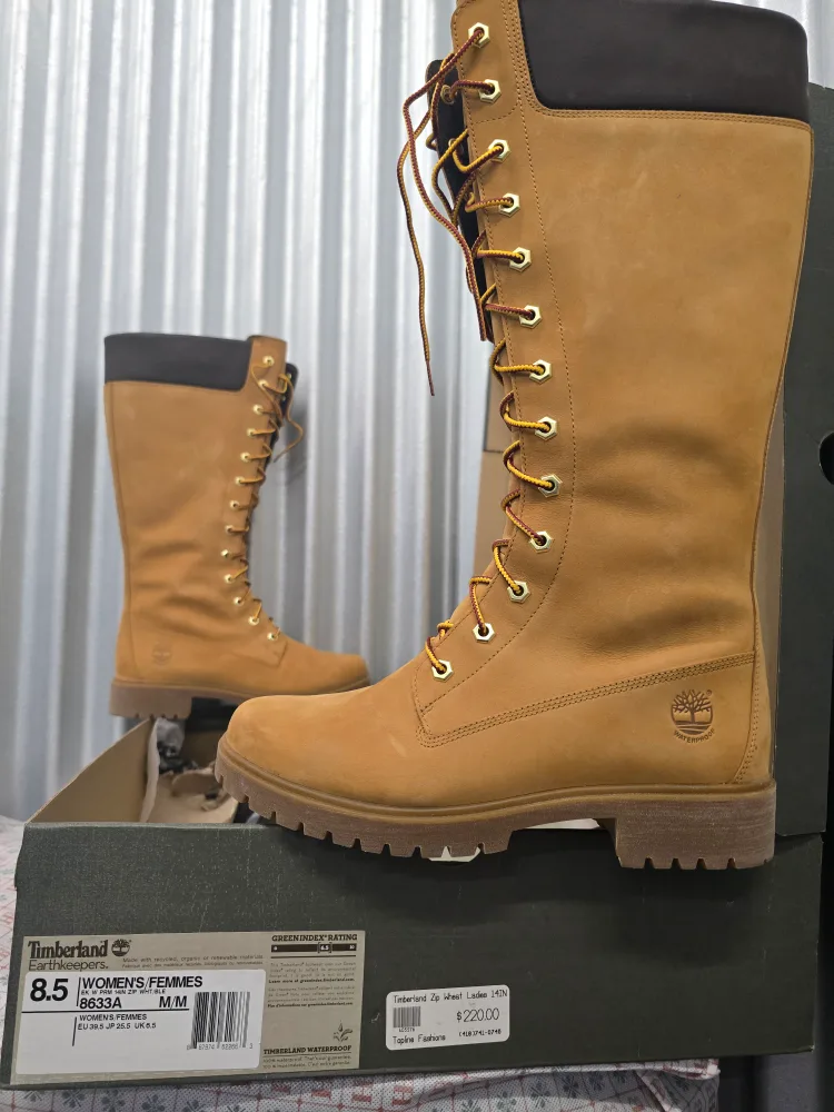 Timberland Earthkeepers Women's Boots - Size 8.5 thumbnail