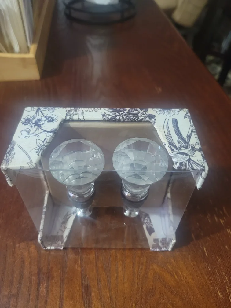 Wild Eye Designs Wine Stop Set - New in Box image indicator(3)