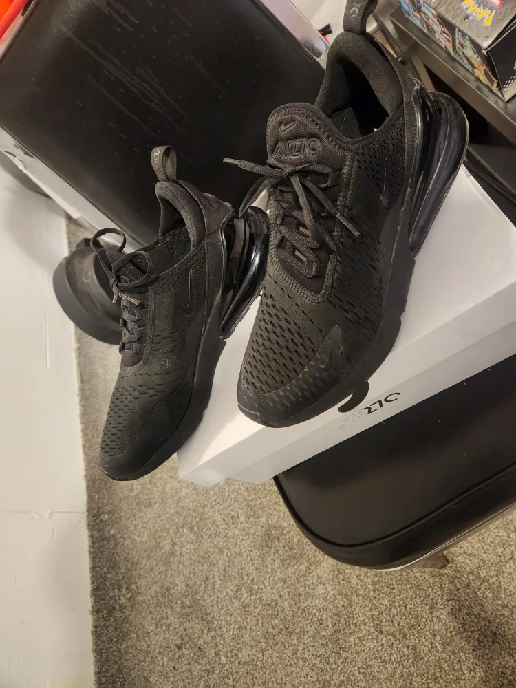 nike air max 270 10.5 men thumbnail