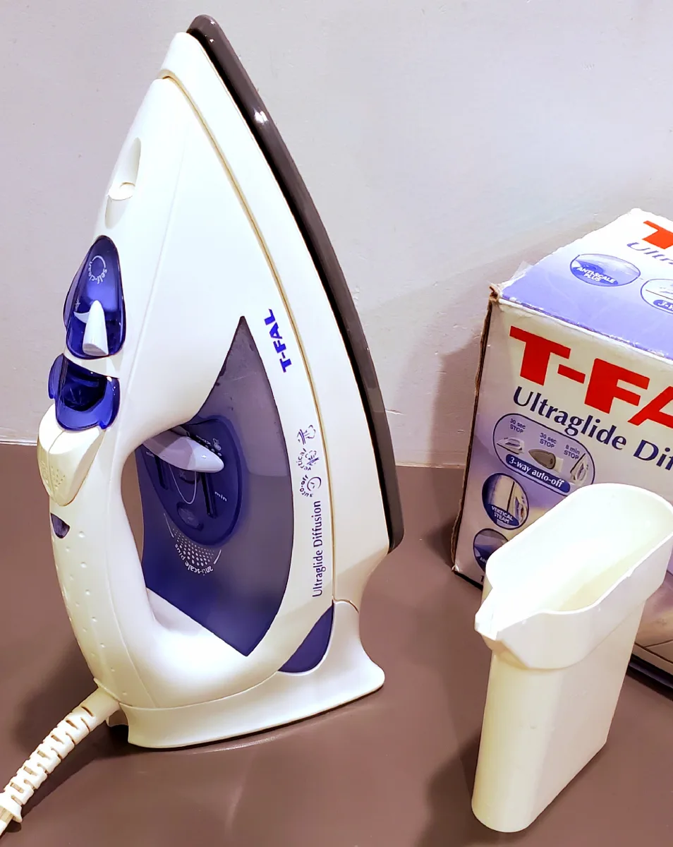 ➡️ T-Fal Ultraglide Diffusion Steam Iron Model-1590 Anti-Scale image indicator(4)