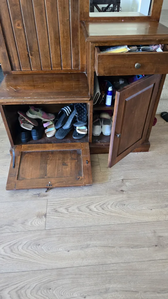 Wooden Entryway Hall Tree with Mirror image indicator(3)