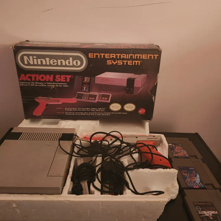 Nintendo Action Set with 3 games, 2 controllers and gun thumbnail