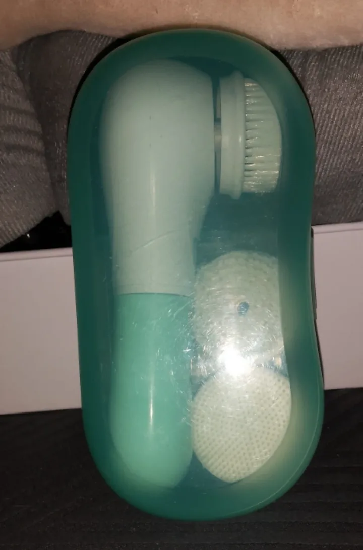 *Never Used* Facial Cleansing Brush with Attachments image indicator(2)