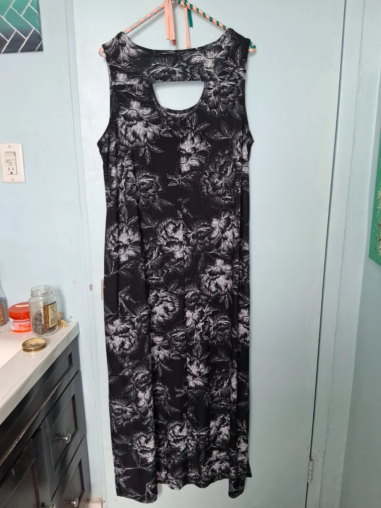 2B Style Black Floral Maxi Dress - Size 1X image indicator(3)