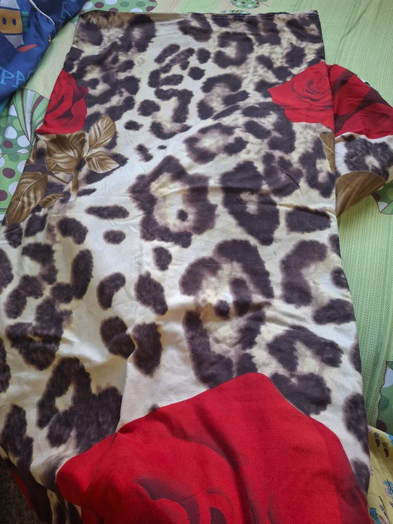 Leopard Print  bedsheets with Red Roses thumbnail