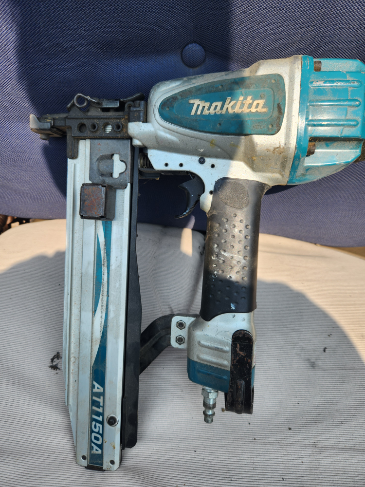 Makita AT1150A Air Nailer
