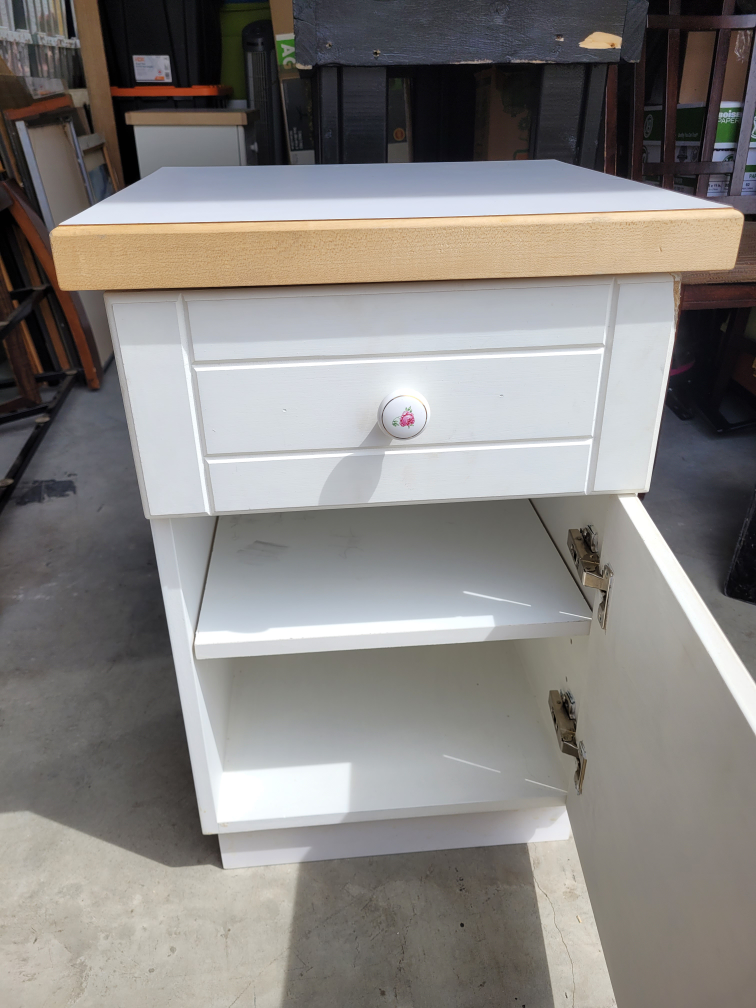 2 White Bedside Tables with Drawers - photo 2