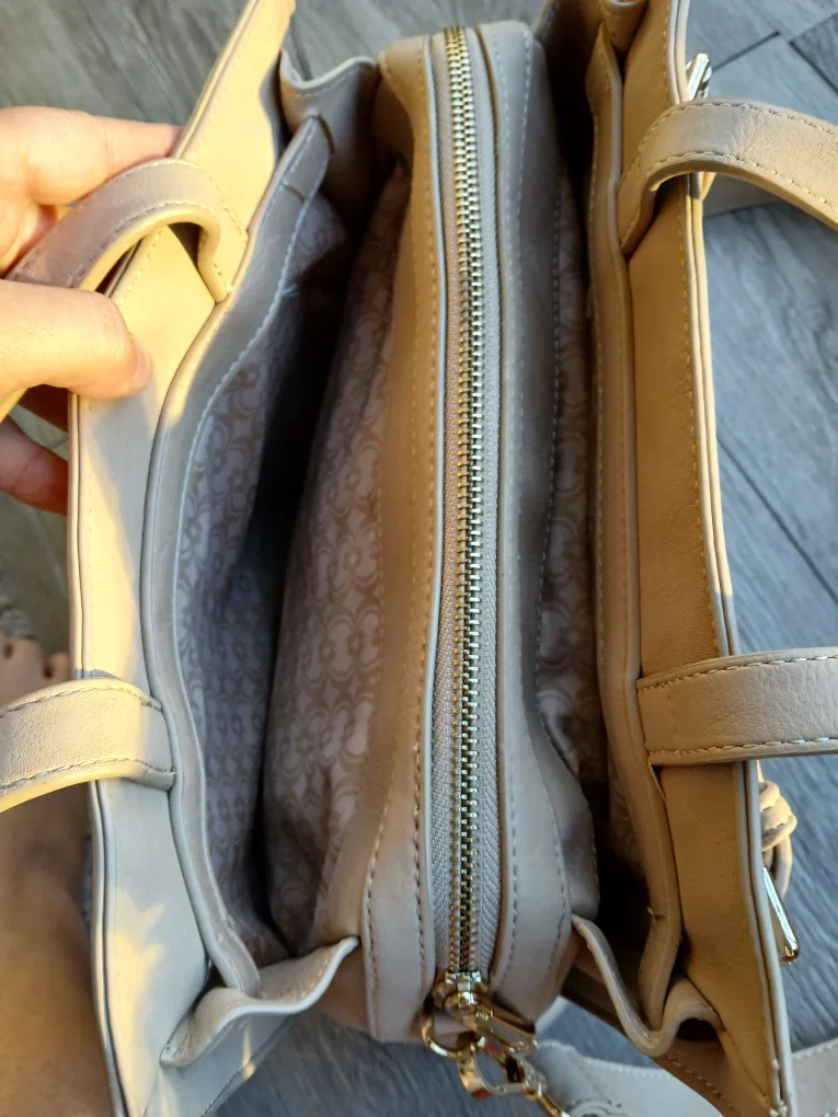 Beige handbag or crossbody bag; beautiful purse image indicator(5)