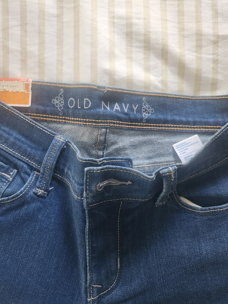 Old Navy Rockstar Boot-Cut Jeans - Size 8 - photo 3