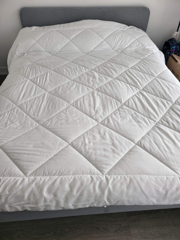 White Quilted Comforter queen - photo 2