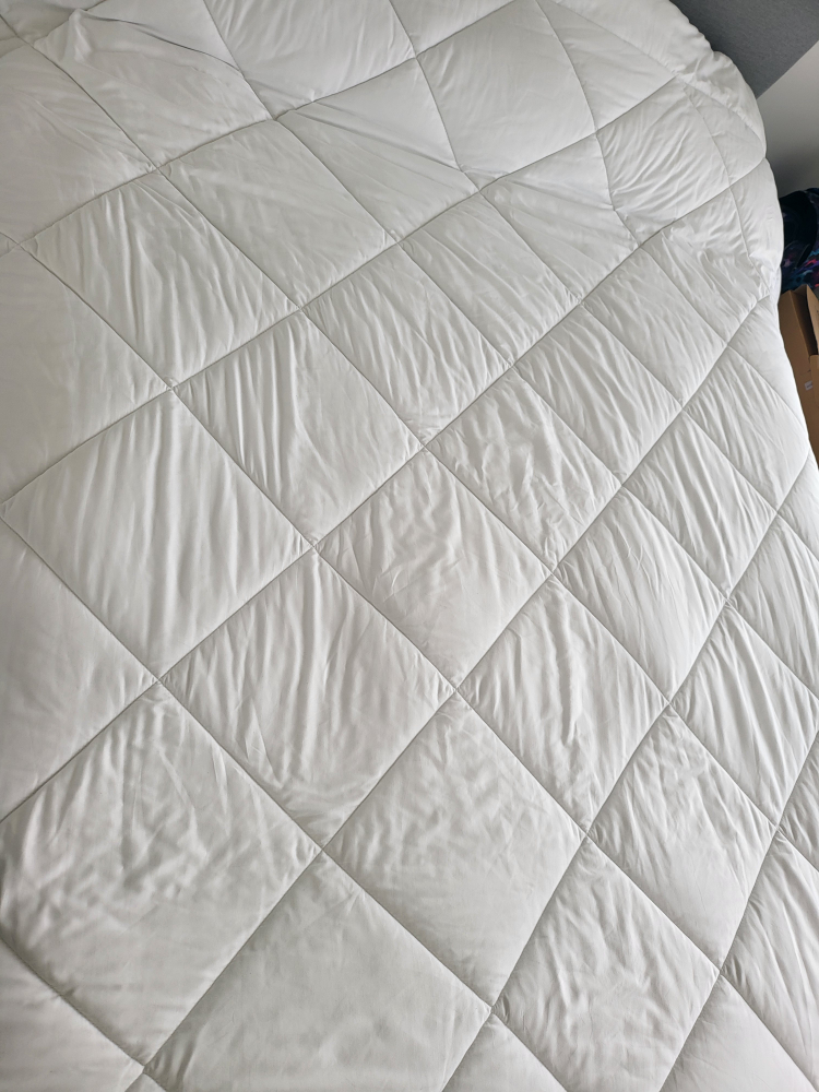 White Quilted Comforter queen - photo 4
