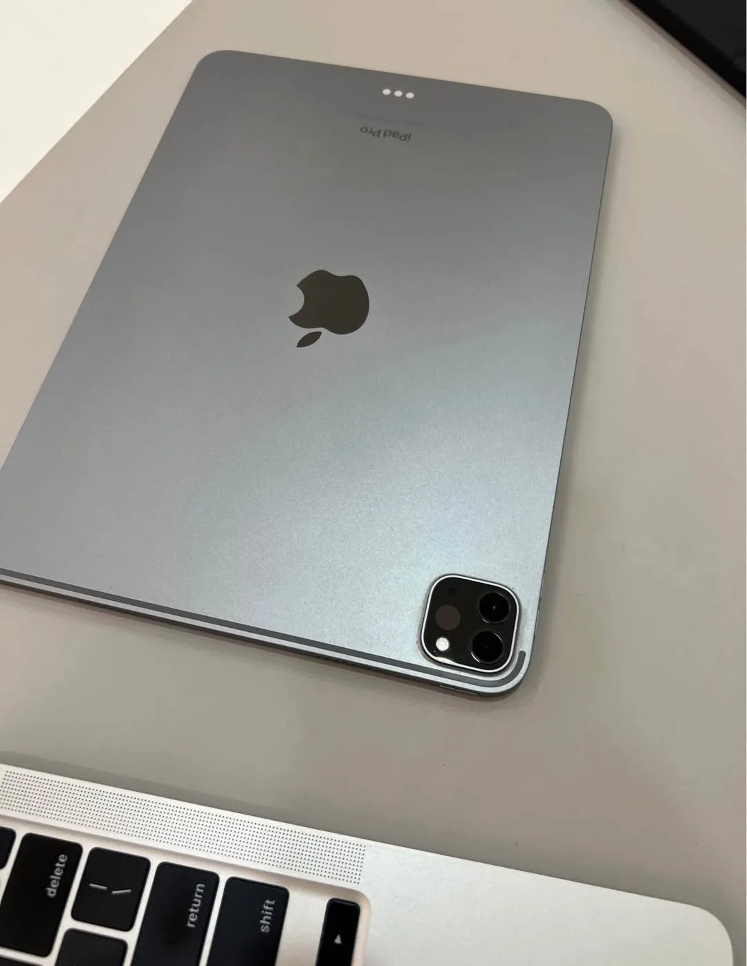 Apple iPad Pro 11" 256gb 3rd gen thumbnail