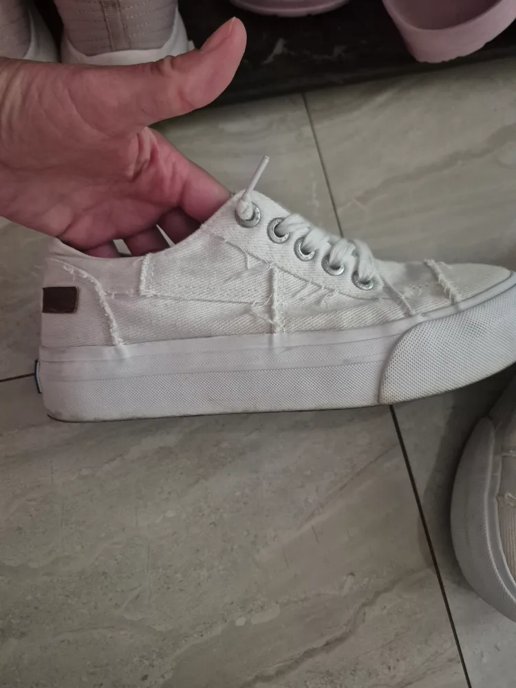 Blowfish Malibu white sneakers, size 8 image indicator(2)