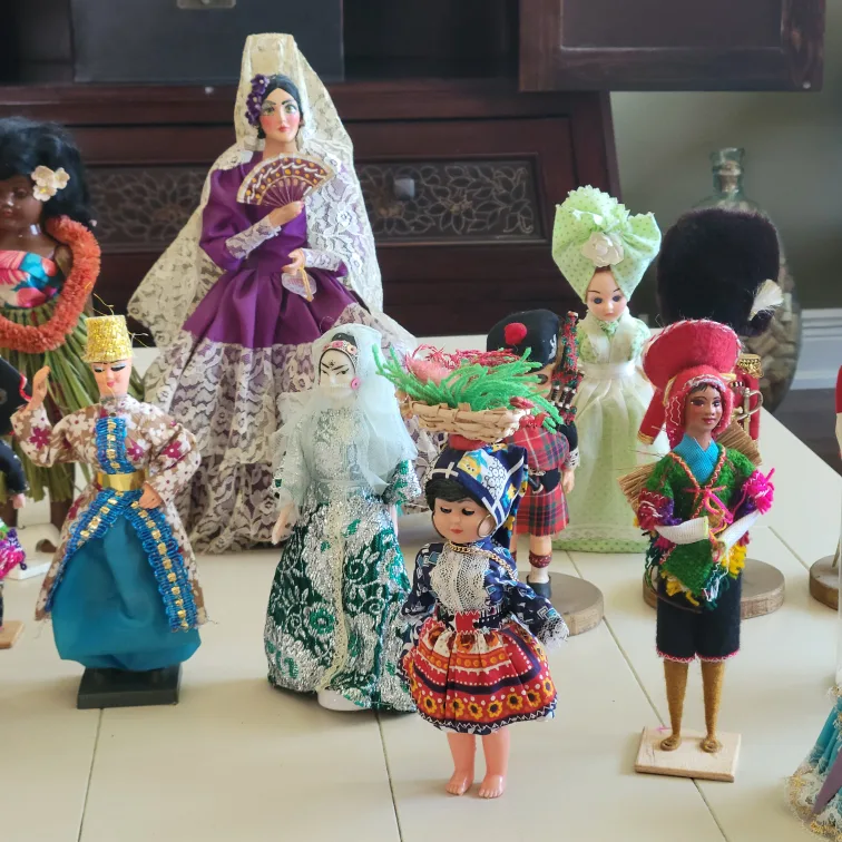 Vintage International Costume Dolls image indicator(2)