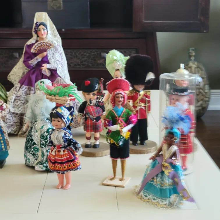 Vintage International Costume Dolls image indicator(3)