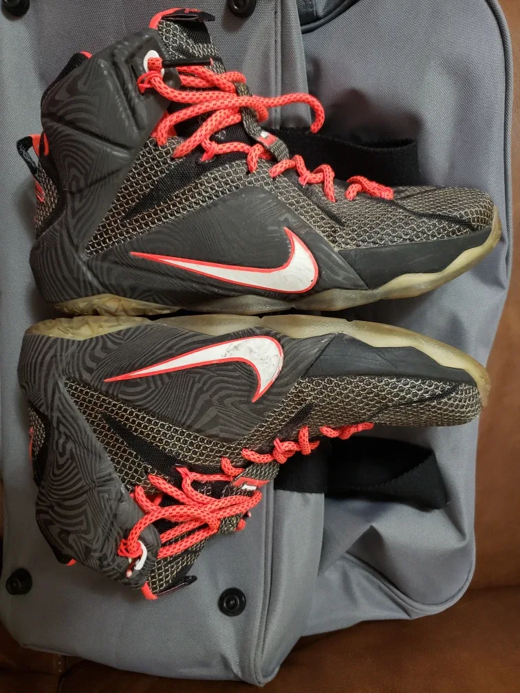 Nike LeBron XI 11 Grey/Crimson Basketball Shoes - Size 8.5 thumbnail