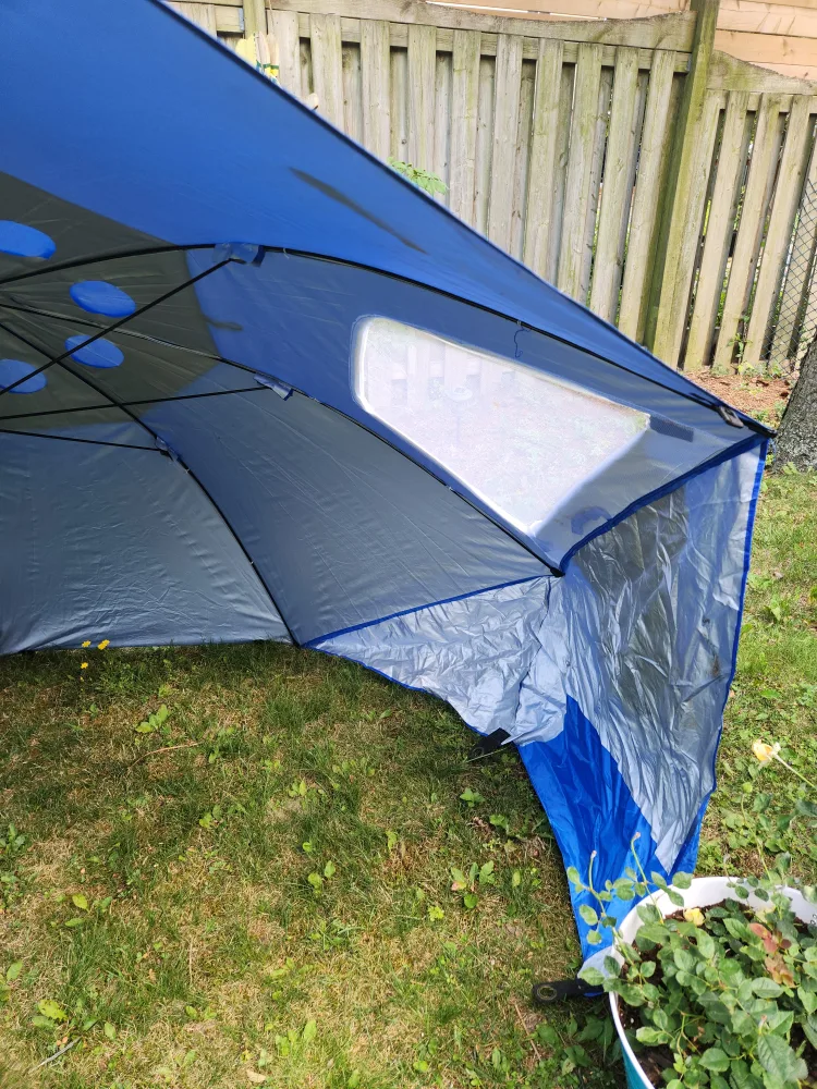 GIANT SPORTS SHADE UMBRELLA WITH PEGS image indicator(2)