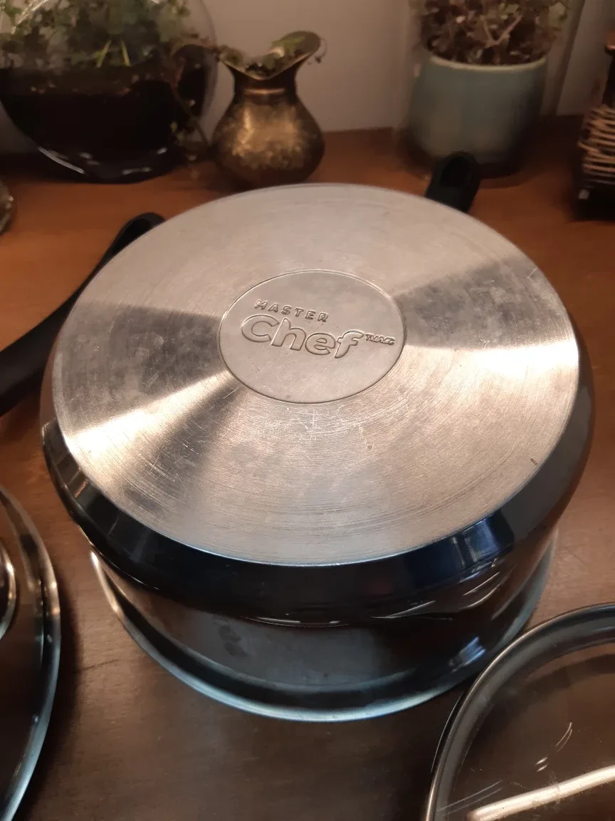 set of 2 master chef pots with lids image indicator(3)