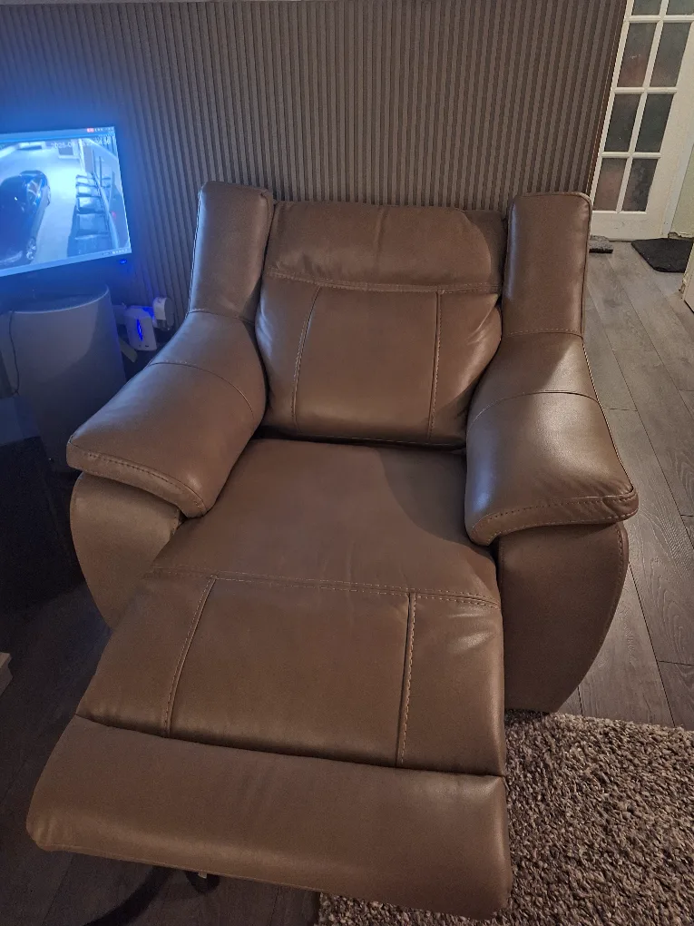 Cindy Crawford Home Leather Recliner - Beige image indicator(6)